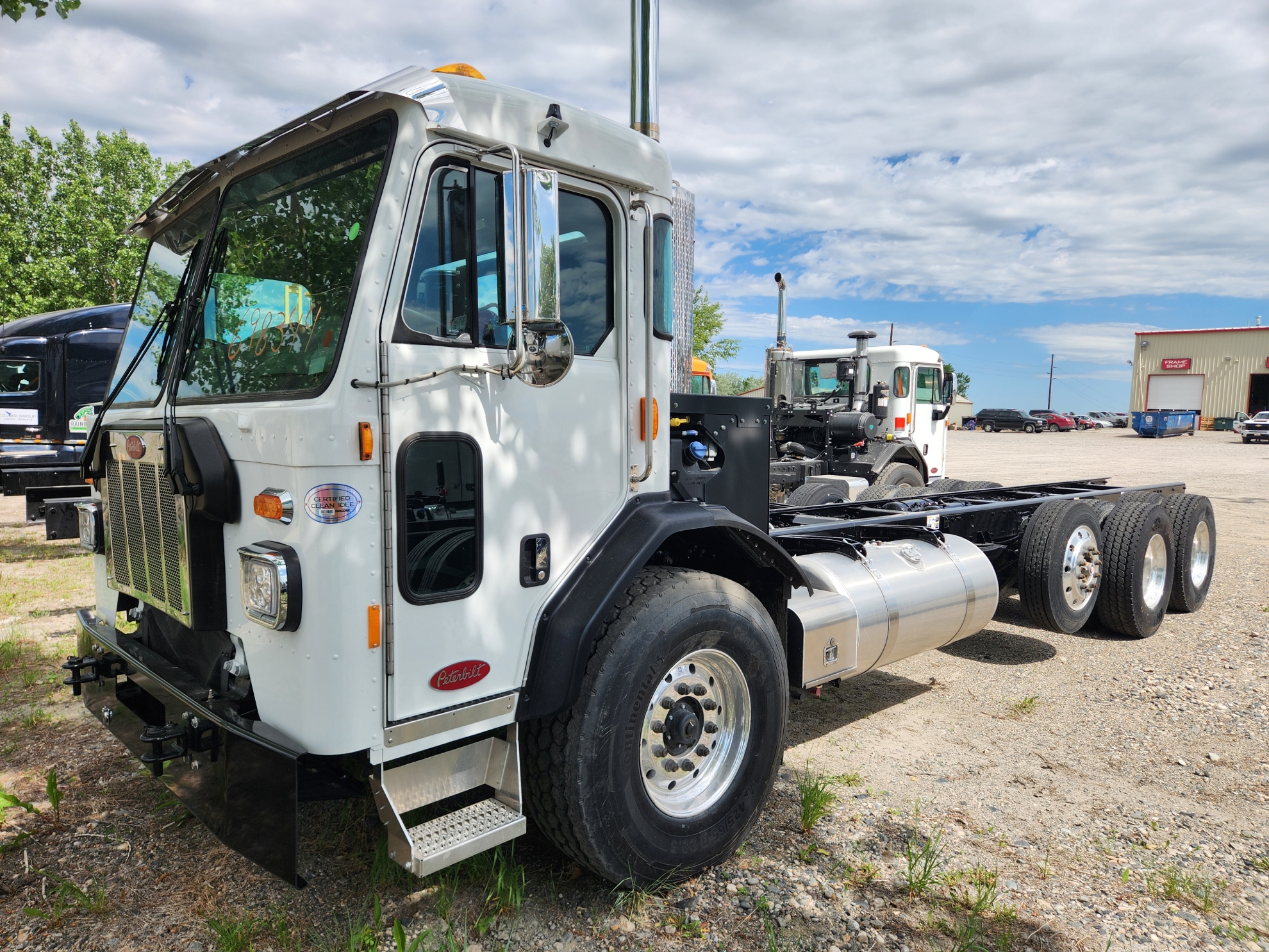 Peterbilt 520 SF698343-44
